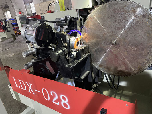 الكامل أوتوماتيكي CNC رأس طحن مزدوج الزاوية الجانبية معدات رأس شفرة طحن LDX-028A