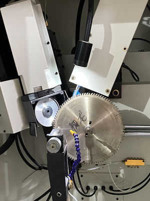LDX-026A إمداد الخدمة الكامل CNC شفرة المنشار الدائرية الطرف الأمامي والخلفي الزاوية طاحونة
