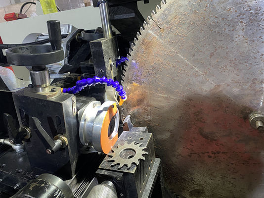 LDX-028A مغلقة بالكامل CNC سيرفو دائرية رأس الشفرة رأس الجانب مزدوج طحن آلة