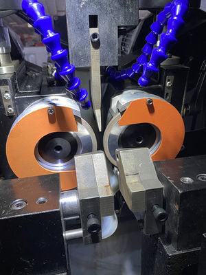 LDX-028A شفرة دائرية كبيرة شفرة CNC رأس طحن مزدوج الزاوية الجانبية صانعي آلة طحن